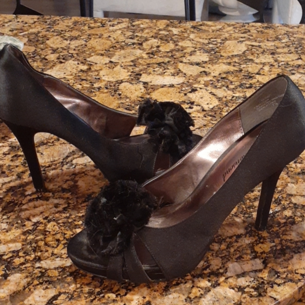 Womens black pumps